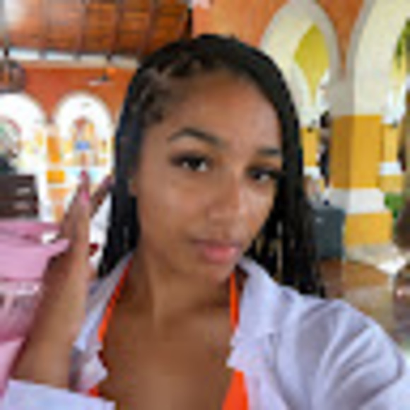 Meet your Posher, Christina - Picture 1 of 1